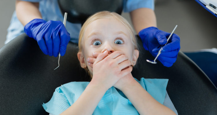 نشانه های ترس از دندانپزشکی در کودکان و بزرگسالان