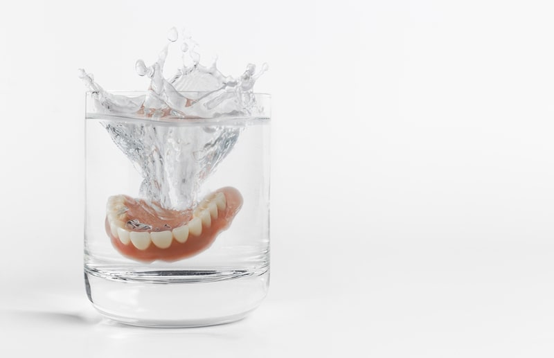 مشکلات ناشی از تمیز نکردن دندان مصنوعی