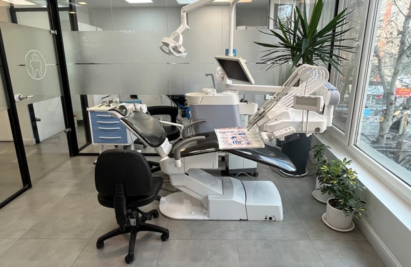 کلینیک روکش دندان در شهریار اندیشه